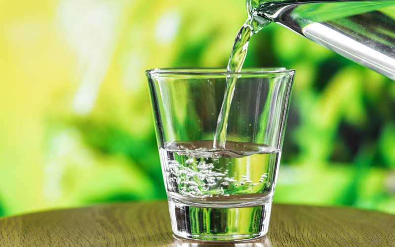 delo-Delo blogpost – come combattere il caldo – bicchiere acqua delo-Delo blogpost - come combattere il caldo - bicchiere acqua