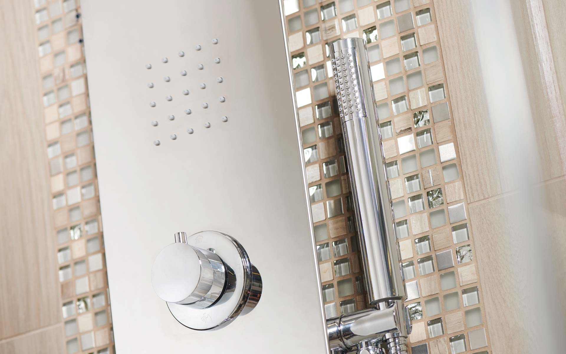 Delo blogpost – come combattere il caldo- colonna doccia Flora Delo blogpost - come combattere il caldo- colonna doccia Flora
