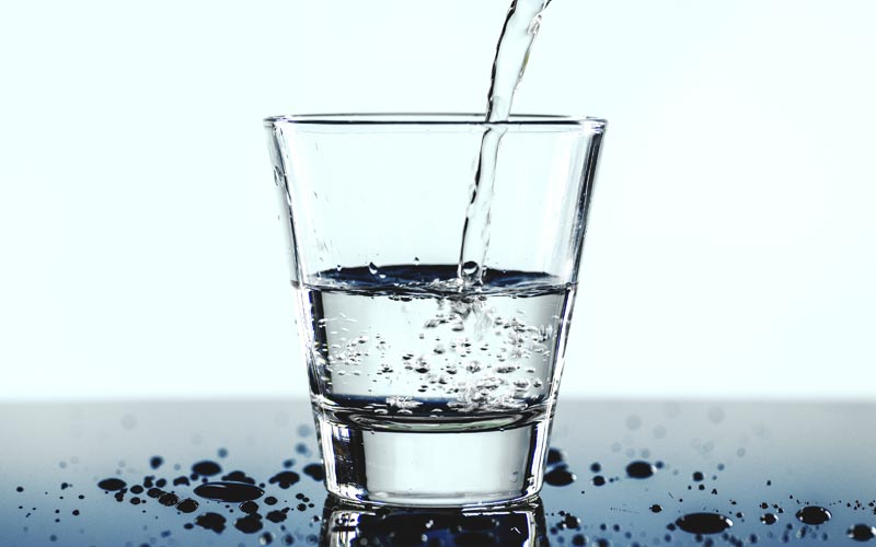 delo blogpost – bere acqua rubinetto – bicchiere acqua delo blogpost - bere acqua rubinetto - bicchiere acqua