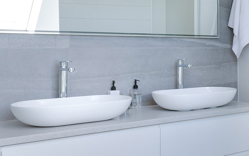 Delo blogpost – i miscelatori a corpo alto – doppio lavabo a bacinella moderno Delo blogpost - i miscelatori a corpo alto - doppio lavabo a bacinella moderno