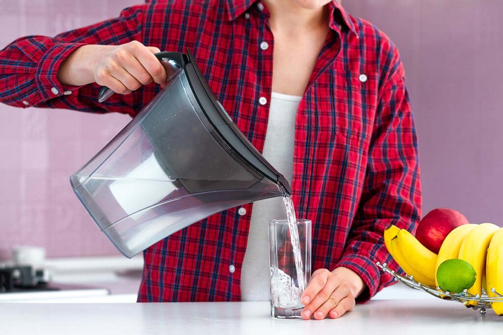 Delò magazine - bere acqua del rubinetto fa bene - caraffa filtrante